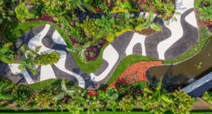 Vue aérienne de l’exposition "Brazilian Modern: The Living Art of Roberto Burle Marx", 2019. Image reproduite avec la permission de The New York Botanical Garden.